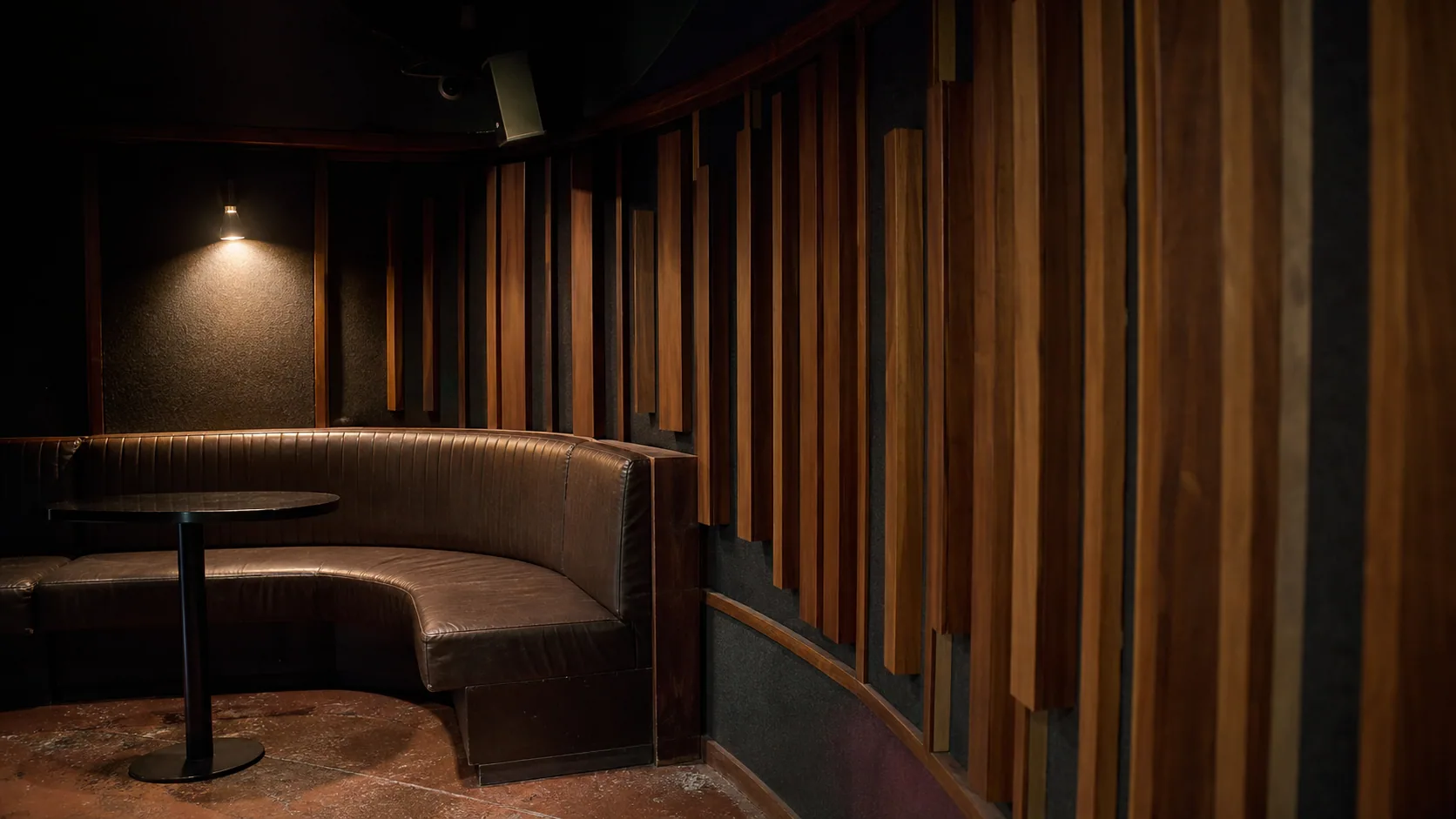 Entertainment Club acoustic wall and booth